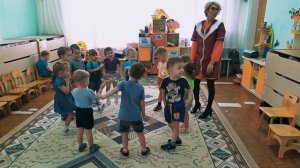 Музыкальная игра "Весёлый бубен" с детьми младшего возраста