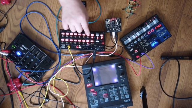 シンセ遊び　KORG:VOLCA NUBASS/SQ-1/KP QUAD　BASTL INSTRUMENTS:KASTLE v1.5 смотреть онлайн