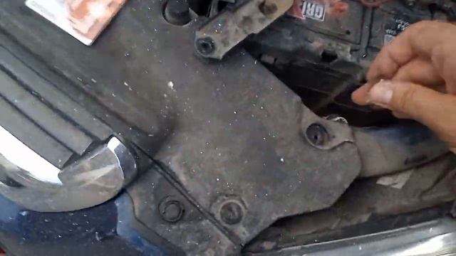 Honda CR-V II gen. replacement marker light / Хонда ЦР - В смяна крушка на преден габарит смотреть онлайн