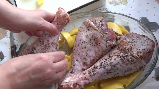 голень индейки с картошкой в духовке смотреть онлайн