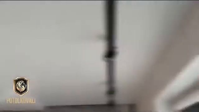 Матовые натяжные потолки в двухкомнатной квартире с трековыми светильниками. смотреть онлайн