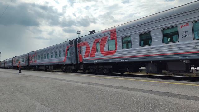 ТЭП70-466 со скорым поездом 054Я "Дневной экспресс" Сыктывкар - Усинск отправляется со ст. Печора смотреть онлайн