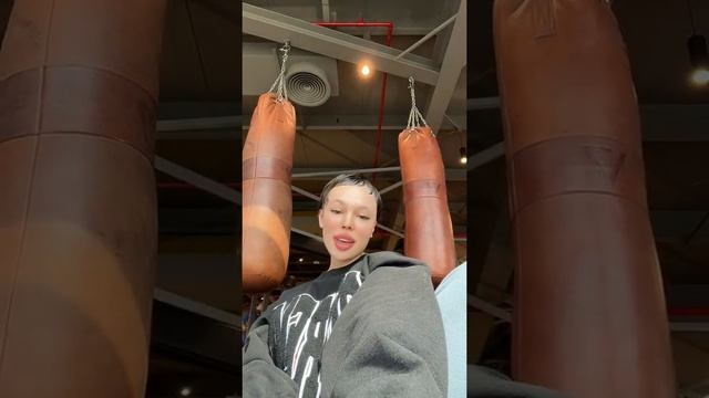 Реакция Даши инстасамки на песню SCIRENA-Конспект