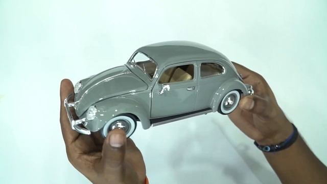 1:18 Bburago Volkswagen Beetle | Unboxing Volkswagen Diecast Model | 1955 VW Beetle in Nardo Grey! смотреть онлайн