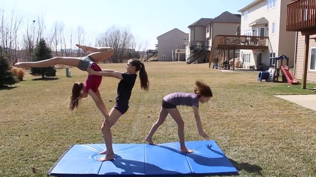 3 Person Acro Stunts! смотреть онлайн