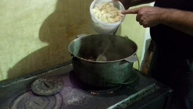 Свинина с грибами в сливках-бешеное жаркое. смотреть онлайн