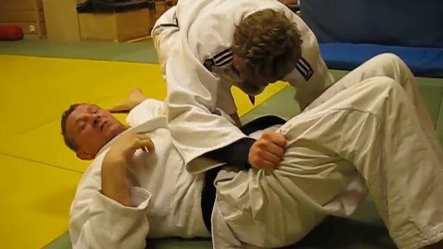 Классика дзюдо- переход от рычага локтя к удержанию сверху. смотреть онлайн