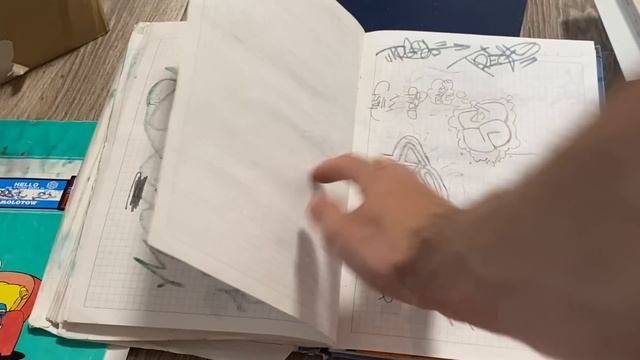 Мой ПЕРВЫЙ граффити скетчбук из 2007 | Обзор как я начинал рисовать | 15 YEAR OLD BLACKBOOK смотреть онлайн
