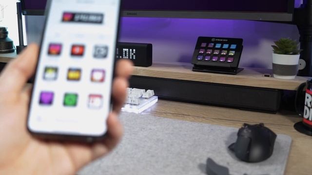 The LaMetric Time Smart Wifi Clock, Terrible speaker, Incredible Visuals! смотреть онлайн