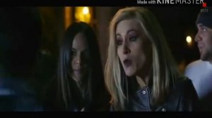 Парни пристают к девушке