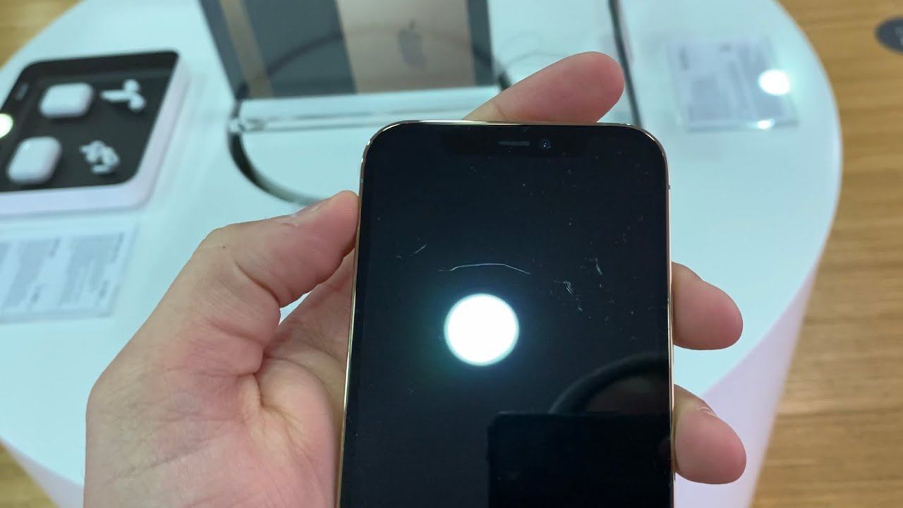 Проблема с новым iPhone 12 - ЦАРАПИНЫ НА СТЕКЛЕ из воздуха! Провал Ceramic Shield ?! смотреть онлайн