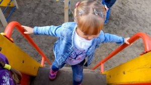 Классная Детская Площадка Городок ? Милана НЕ Хочет Кататься с Горок