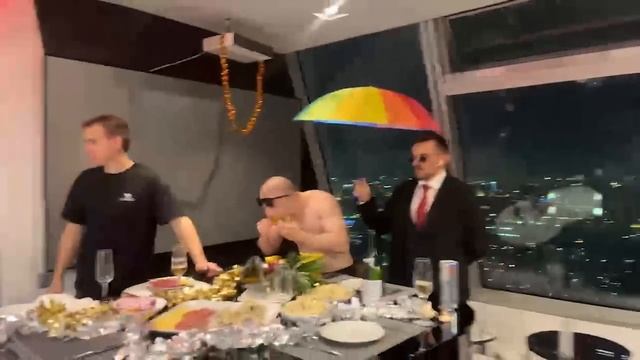 ГЛЕБ ПРАЗДНУЕТ ОЧЕРЕДНОЙ ДЕНЬ РОЖДЕНИЯ | КИШКИ СКВАД смотреть онлайн