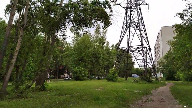 20.06.2022 Улица Данилы Зверева / Старые советские тополя и ЛЭП / Совдеповская прелесть .. смотреть онлайн