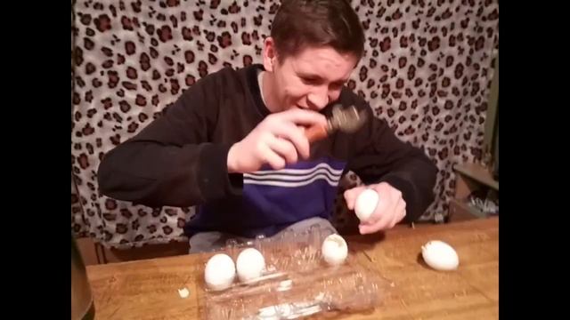 "Я рекомендую пить яички с утра...!" Слабо выпить 5 яиц за 3 минуты? смотреть онлайн