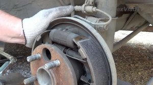 Регулировка ручного тормоза Toyota Carina.