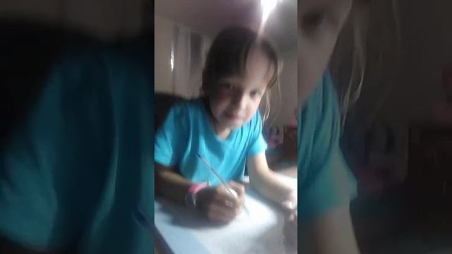 Вика делает домашнее задание чудо прописи смотреть онлайн