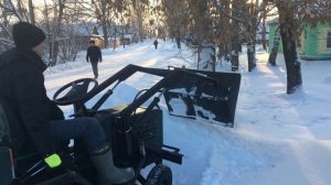 КМЗ 012 с Куном  чистит снег