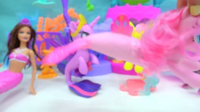 My Little Pony Mermaids Swim In Water With Barbie - MLP Seapony Movie Toys смотреть онлайн