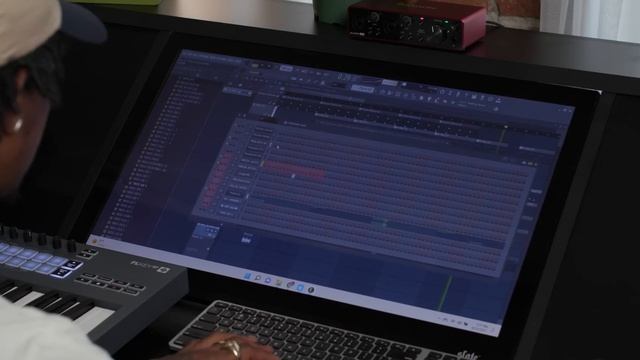 Novation FLkey | Lex Luger making a beat using FLkey смотреть онлайн