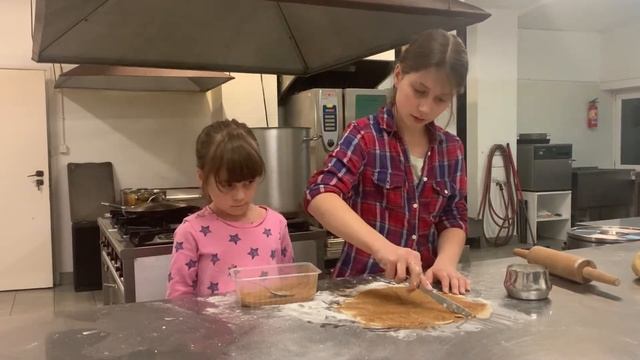 Простой рецепт рогаликов "КРУЧЕНЫЕ-ВЕРЧЕНЫЕ". Рецепт моей прабабушки. Рогалики с корицей. смотреть онлайн