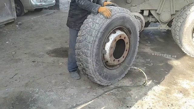 Грузовой шиномонтаж ручным инструментом в сайраме смотреть онлайн