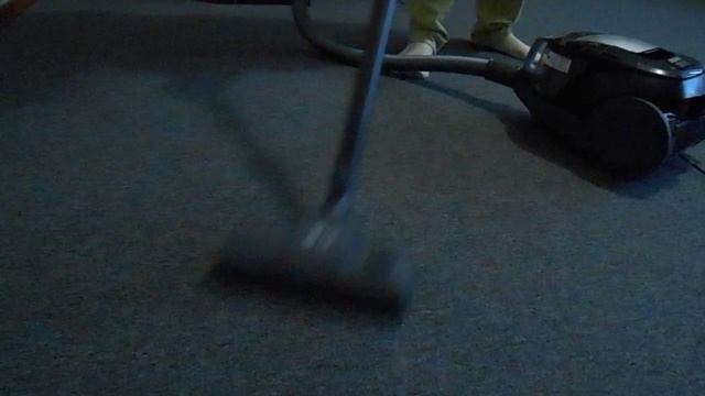 Пылесос LG без мешка для сбора пыли в работе. смотреть онлайн