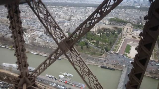 Vue de la Tour Eiffel Paris смотреть онлайн