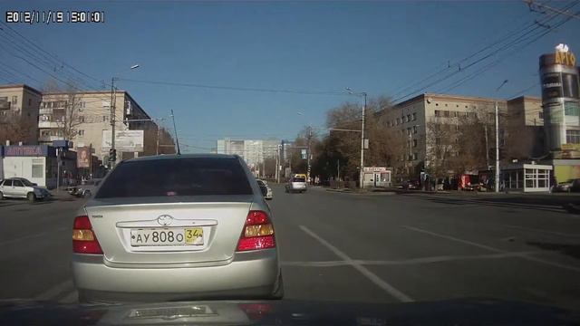 Daewoo Nexia Несоблюдение требований, предписанных дорожными знаками или разметкой проезжей част смотреть онлайн