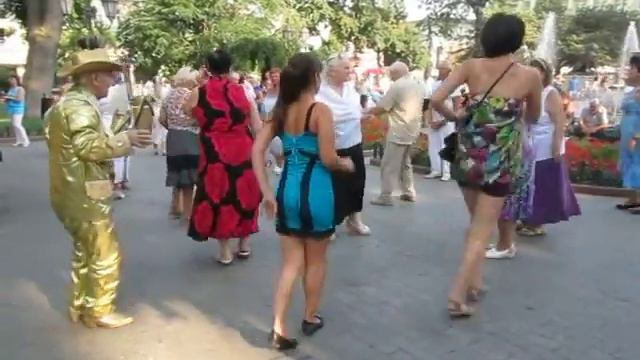 Горсад Одесса. Золотой дедушка))) смотреть онлайн