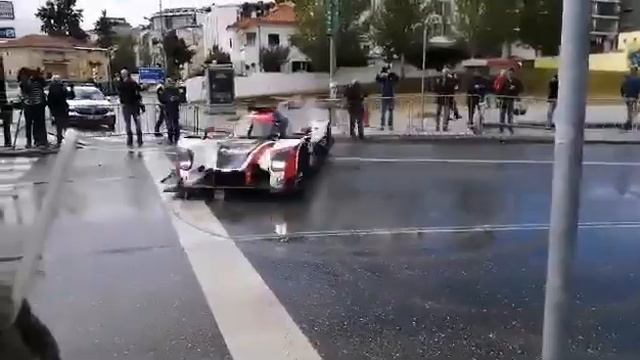 Filipe Albuquerque nas ruas de Coimbra II смотреть онлайн