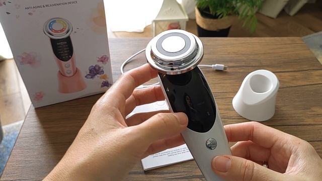 Аппарат для лица 7 в 1, EMS массажер , RF лифтинг, LED терапия AmazeFan смотреть онлайн