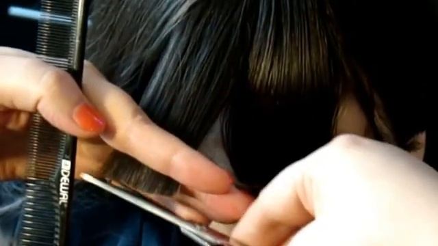 Стрижем челку // To cut fringe смотреть онлайн