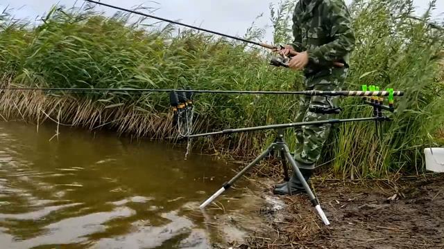 ВЫЕЗД С ФЛЭТ-ФИДЕРОМ НА КАРПОВЫЙ ВОДОЕМ смотреть онлайн