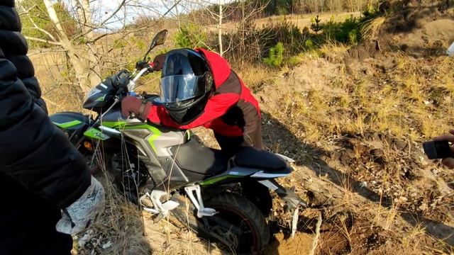 ? ПОКАТУШКИ НА МОТОЦИКЛАХ! ДРИФТ НА МОТОЦИКЛАХ! КАТАЕМ НА МОТОЦИКЛАХ ПО СЕЛУ! смотреть онлайн