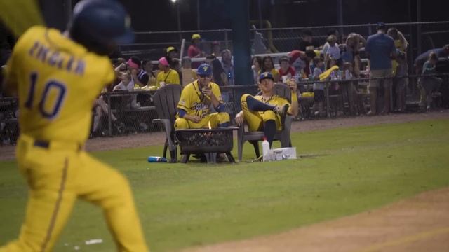 Coaches Roast S’mores with Players During Game | Savannah Bananas смотреть онлайн