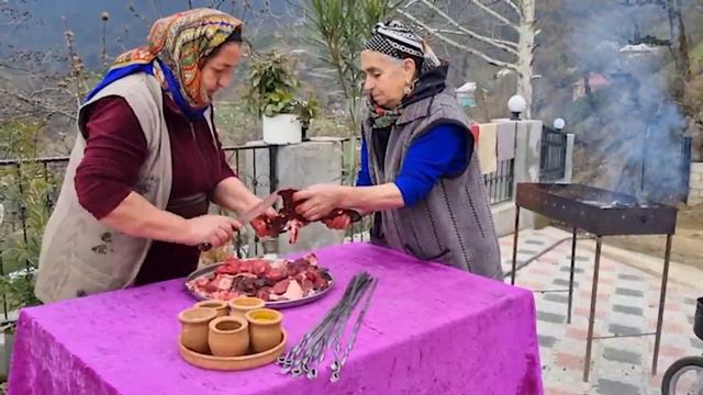 БАБУШКА ГОТОВЯТ ВКУСНЫЙ КЕБАБ Азербайджанская Кухня Деревенская Кухня Рецепты смотреть онлайн