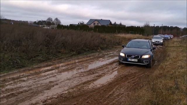 Volvo XC70 offroad. Volvo in mud. Volvo AWD power. смотреть онлайн