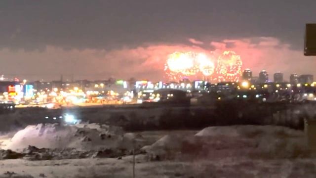 Смотрим салют на 23 февраля из окна в ЖК Саларьево Парк на улице Большое Понизовье смотреть онлайн