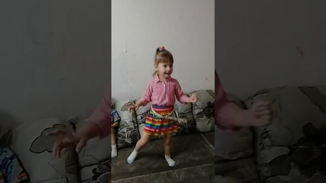 песенка,, В лесу родилась ёлочка,, смотреть онлайн