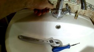 Ремонт старого смесителя. Замена кран-буксы.