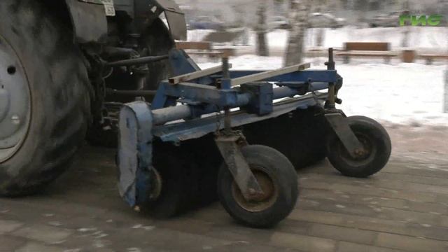 В Самаре продолжается уборка дорог и тротуаров от снега смотреть онлайн