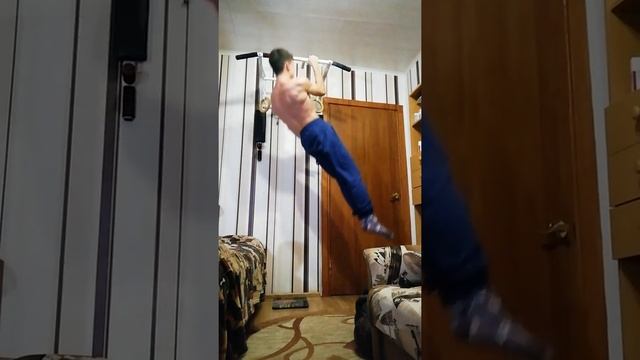 13 подтягиваний на ОДНОЙ РУКЕ! И это после силовой тренировки! смотреть онлайн