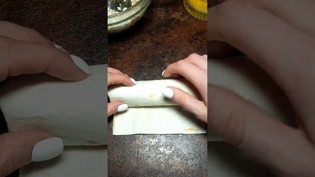 Творожно-банановые трубочки. Ингредиенты в описании - нажми три точки сверху видео #рецепт #завтрак