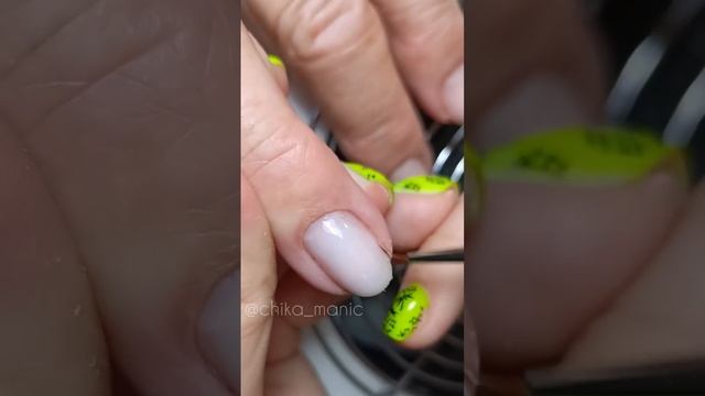 РОЗОВЫЙ ПРИНТ!#маникюр #nails #дизайнногтей #маникюрижевск #видеоурокиманикюр #nailart смотреть онлайн