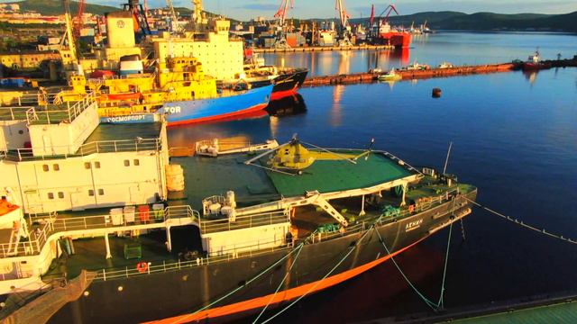 Мурманск. Первый в мире ледокол «Ленин» памятник культурного наследия федерального значения