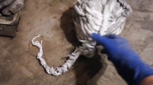 Ремонт банной печи,промазываю швы жаро-огнестойким герметиком.