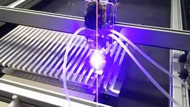 Гравировка синим диодным лазером по стеклу смотреть онлайн