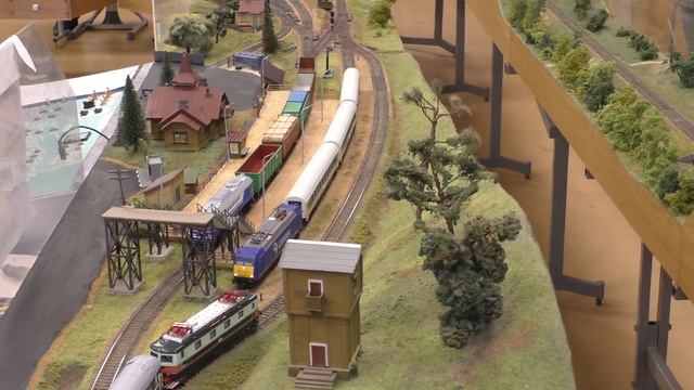 H0 модель электровоза Е499.1 ( ЧС1) от Йозефа Бачи .E-lok E499.1 model by Josef Baca in H0. смотреть онлайн