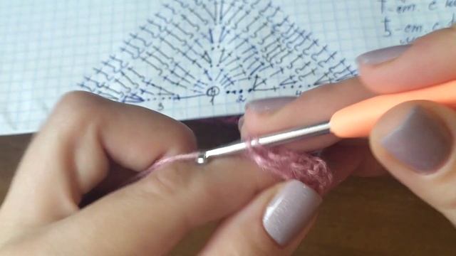 Как научиться вязать крючком. Как связать бактус крючком. смотреть онлайн